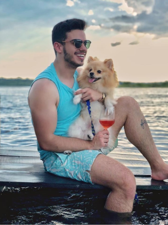 Blogueiro famoso engata affair com manaura ex-Garoto Capricho