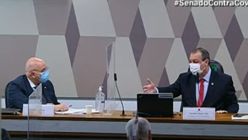 'Crise em Manaus envolveu pitaqueiros e charlatões', diz Aziz a Osmar Terra