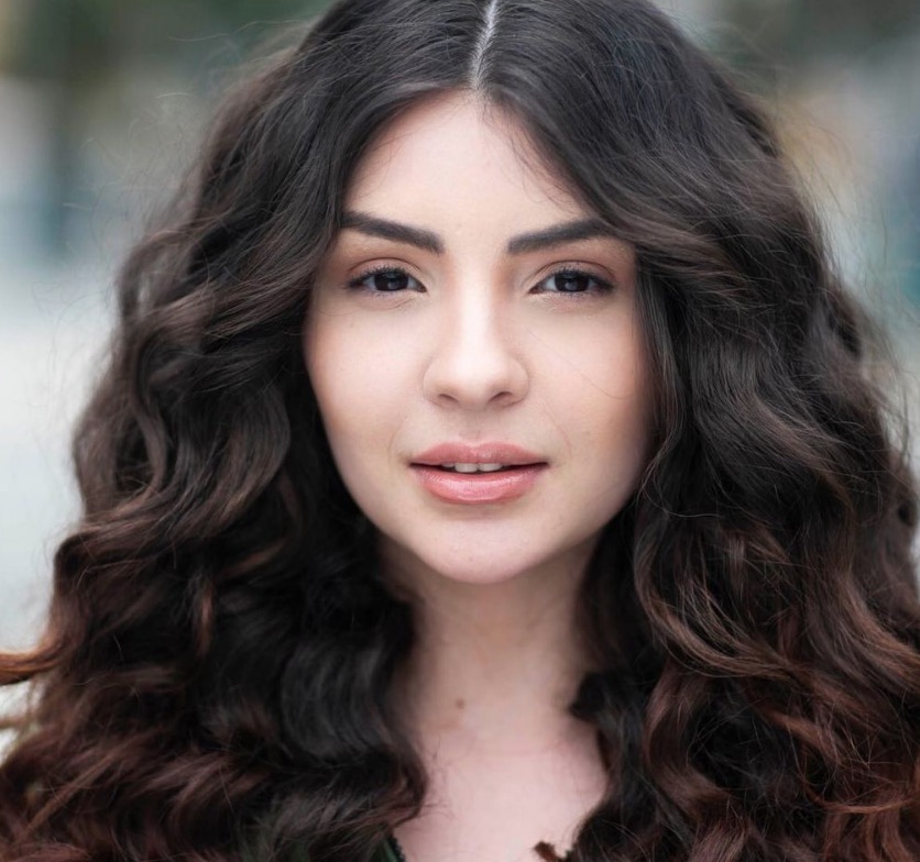 Atriz Mabel Calzolari morre aos 21 anos após luta contra doença rara