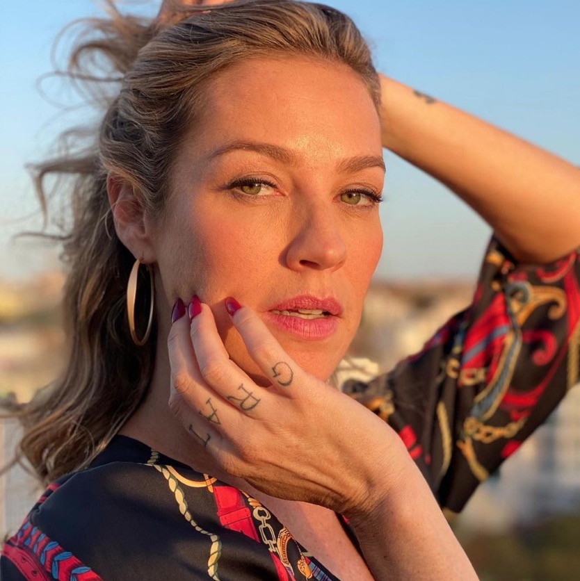 Luana Piovani volta a criticar Pedro Scooby por criação dos filhos