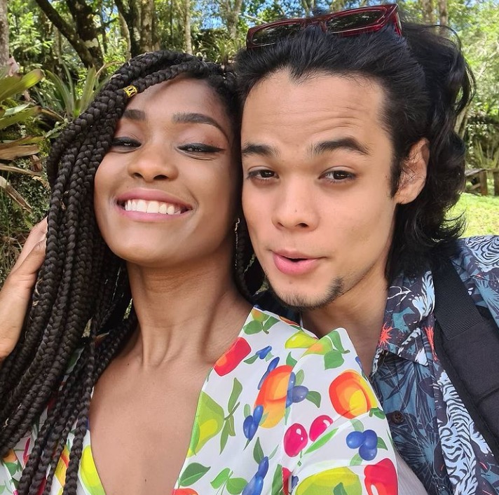 Erika Januza diz que diferença de 14 anos não atrapalha namoro com filho de Nakamura