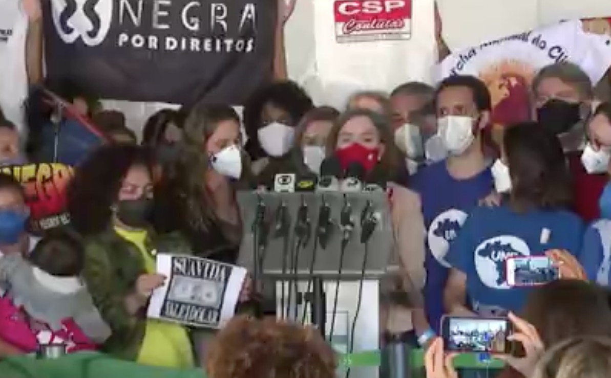 'Superpedido' de impeachment de Bolsonaro é protocolado na Câmara 