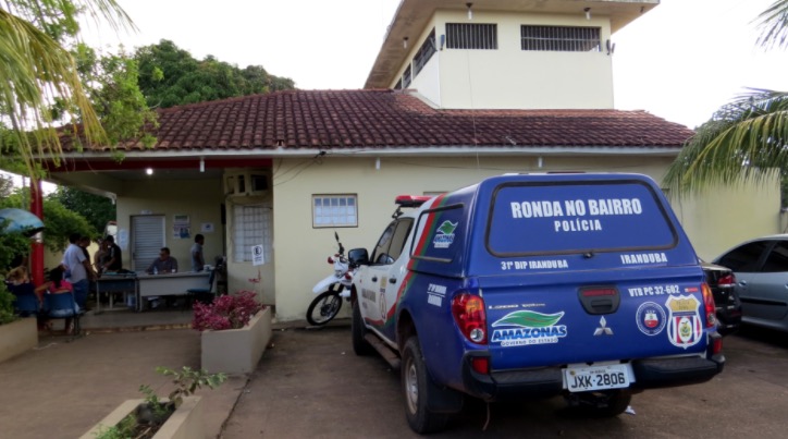 23 presos continuam foragidos após fuga em massa de delegacia do Amazonas