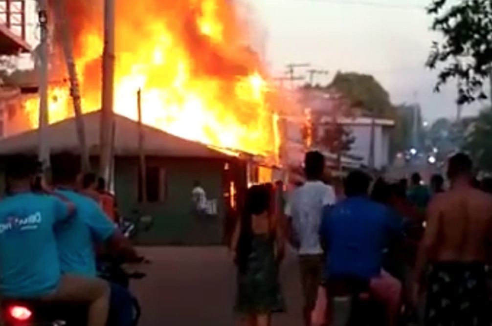 Homem ateia fogo em casa e tenta matar mulher e filhos carbonizados no Amazonas