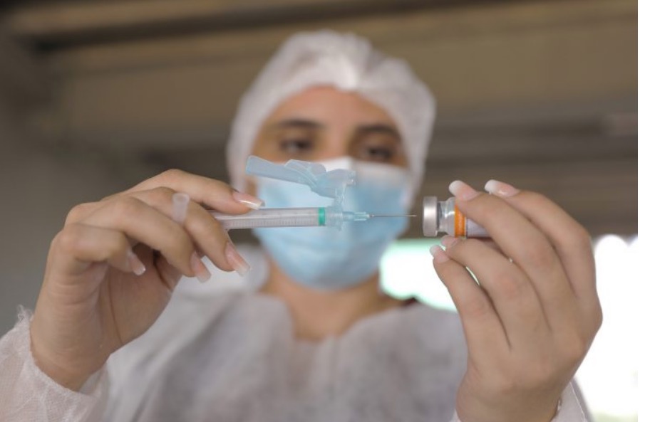 Pessoas a partir de 19 anos podem se vacinar contra covid neste sábado em Manaus