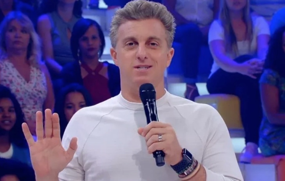 Globo bate o martelo e coloca Caldeirão do Huck no lugar do Domingão do Faustão