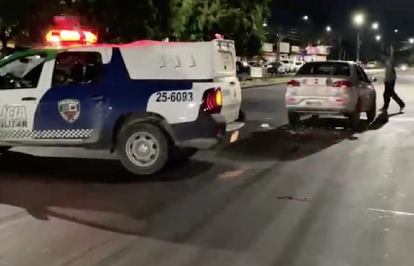 Homem é atropelado violentamente ao tentar atravessar rua em Manaus 