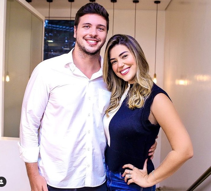 Namorado de Vivian Amorim chega em Manaus em meio a rumores de gravidez