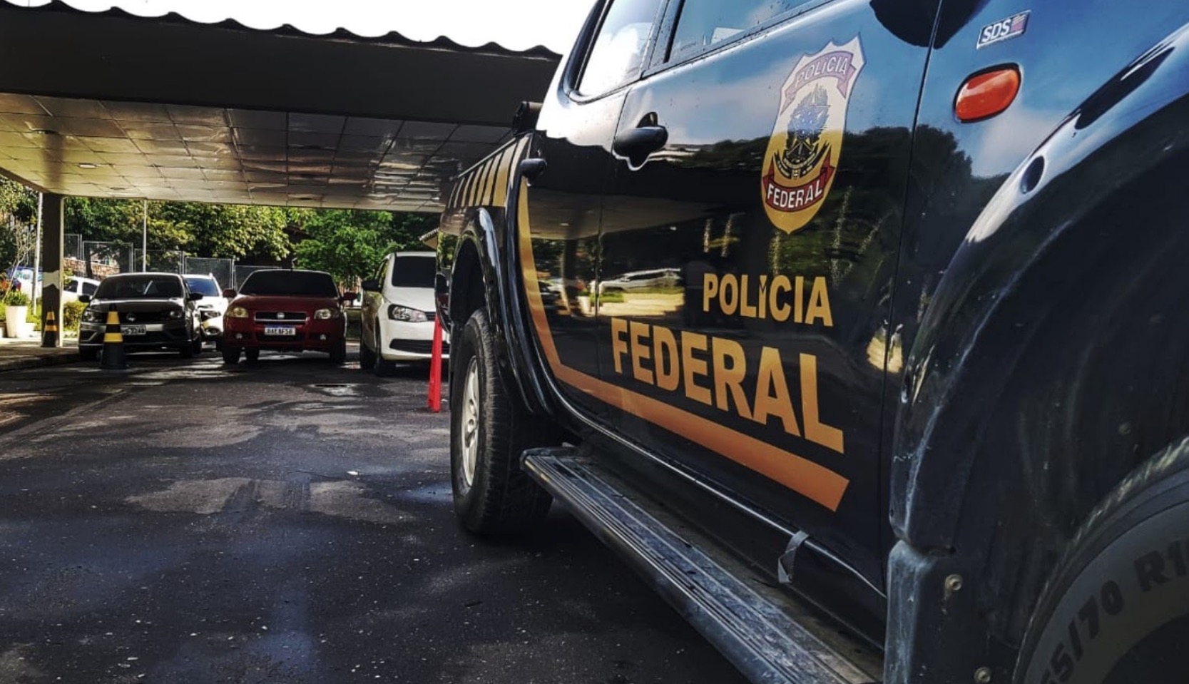 PF faz buscas em casa de idoso que fraudava INSS e recebia 4 benefícios no Amazonas