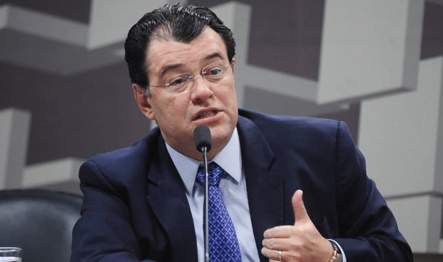 Eduardo Braga defende democracia e critica proposta do voto impresso