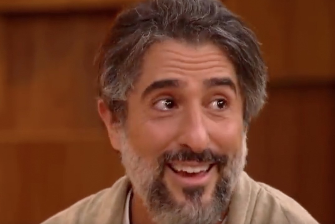 Marcos Mion chora no ‘Encontro’ e admite estar ‘surtando’ com emprego na Globo