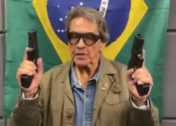 Moraes determinou apreensão de armas, munições e celulares de Roberto Jefferson