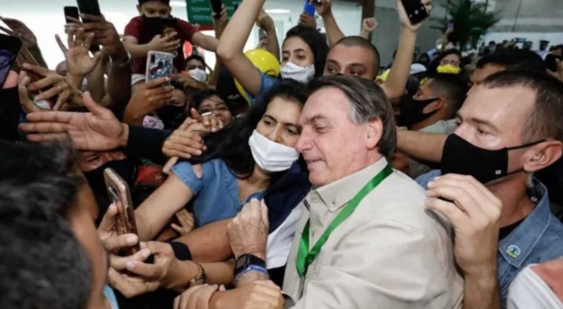 Bolsonaro desembarca hoje em Manaus para entrega de apartamentos