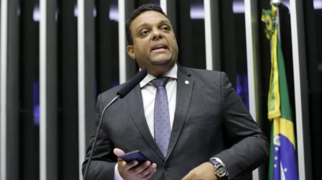 Alvo da PF, deputado Otoni de Paula foi condenado por ofensas a Moraes   