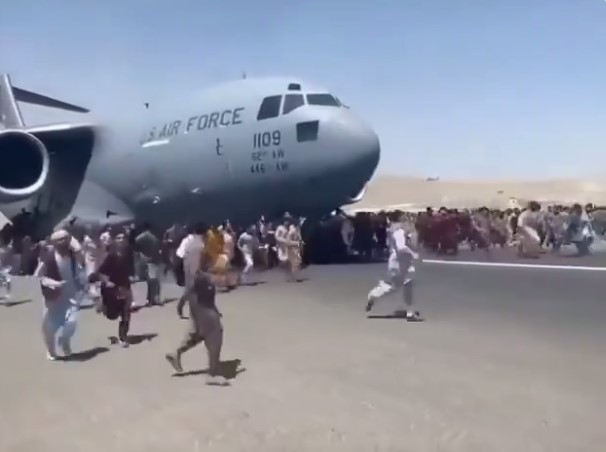 O que a retomada do Afeganistão pelo Talibã representa para as liberdades civis 