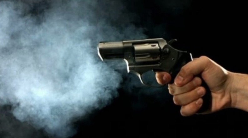 Policial aposentado é morto a tiros por PMs após proteger filhos