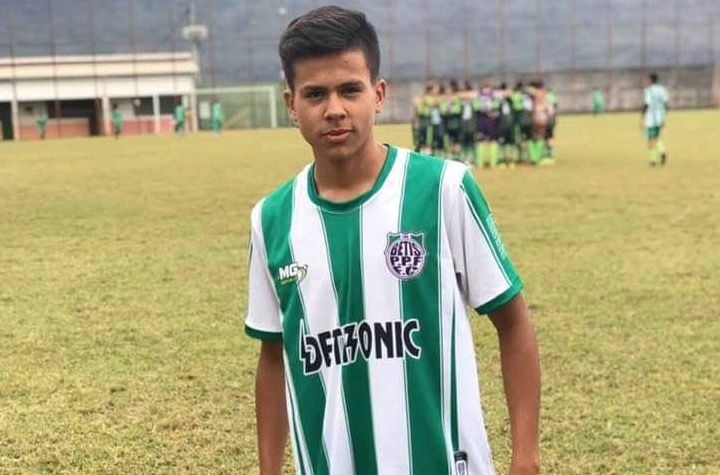 Jovem de 17 anos morto em acidente em Manaus era jogador de futebol; vídeos