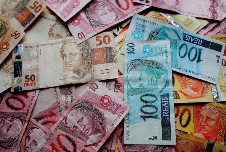 Governo prevê salário mínimo de R$ 1.169 em 2022