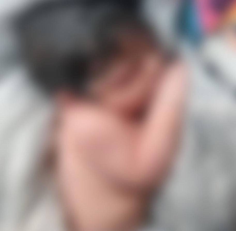 Recém-nascido é abandonado em porta de casa em Manaus