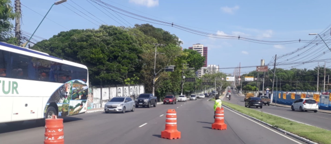 Viaduto da 'Bola do Coroado' é interditado em Manaus; veja como fica o trânsito