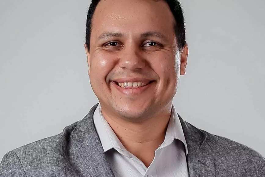 Vereador que propôs fim do uso de máscara, morre de Covid aos 34 anos