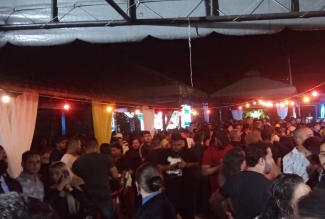 Alambique e casa de Forró são interditadas por aglomeração em Manaus