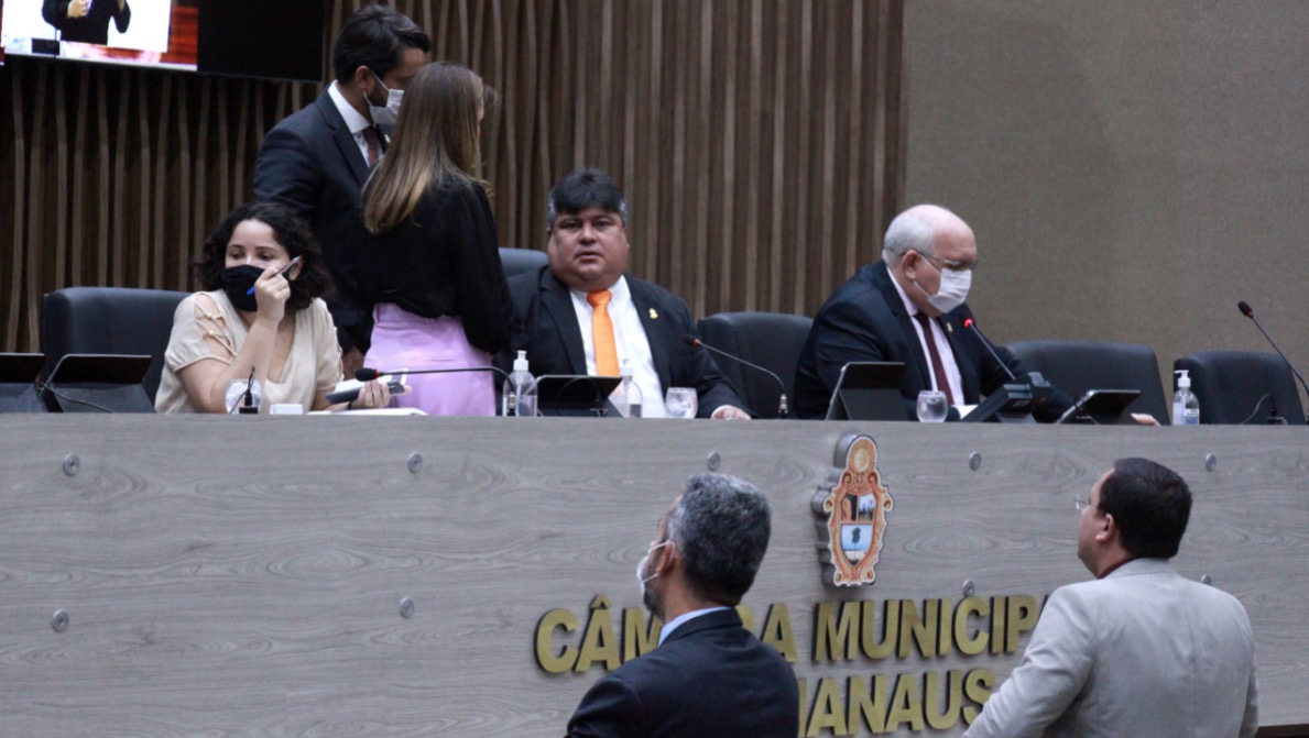 Câmara de Manaus manda suspender a licitação para o aluguel de 41 picapes