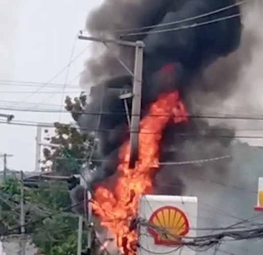 Trânsito é alterado após incêndio em poste em Manaus