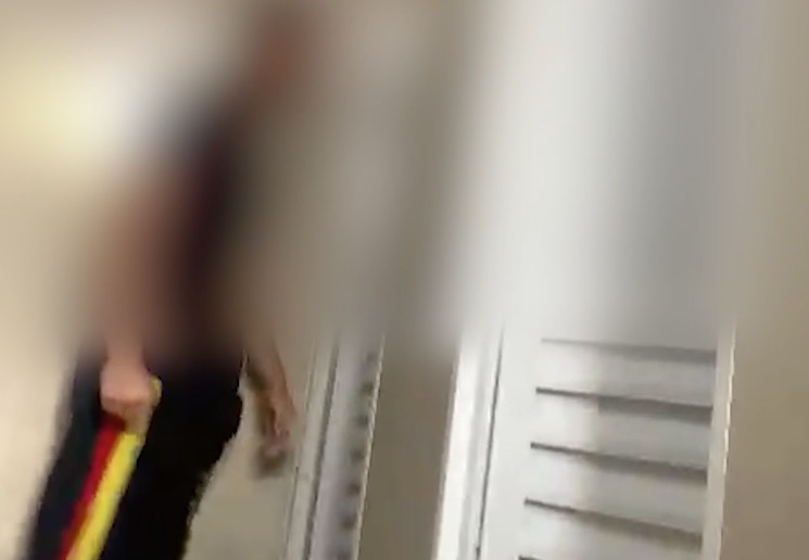 Adolescente é filmado agredindo colega no banheiro do Colégio Militar de Manaus