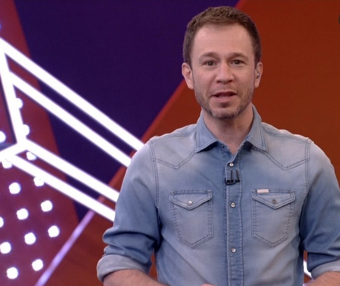Tiago Leifert vai apresentar BBB22 após pedir demissão da Globo, diz Estadão