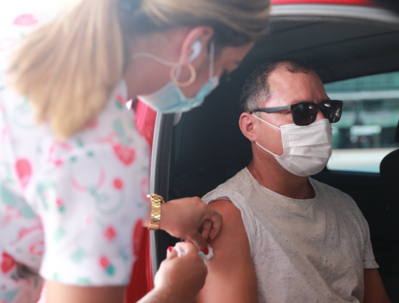 Mutirão amplia para 40 anos terceira dose da vacina em profissionais da saúde em Manaus