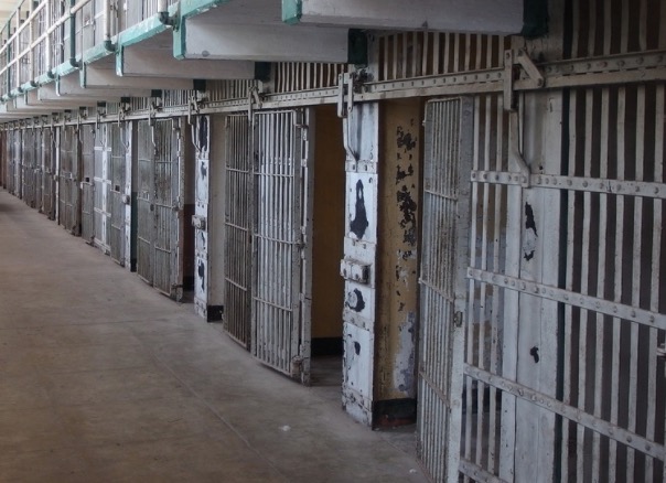 Homem é condenado a 6 anos de prisão por roubo de veículo em Manaus 