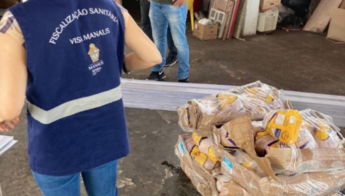 600 quilos de frango são apreendidos por má conservação em estabelecimento de Manaus