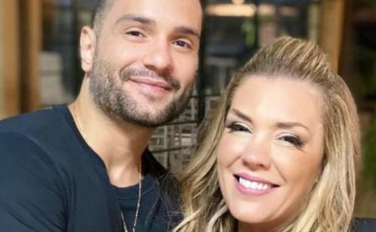 Aos 45, Simony conta que está fazendo tratamento para engravidar do noivo 