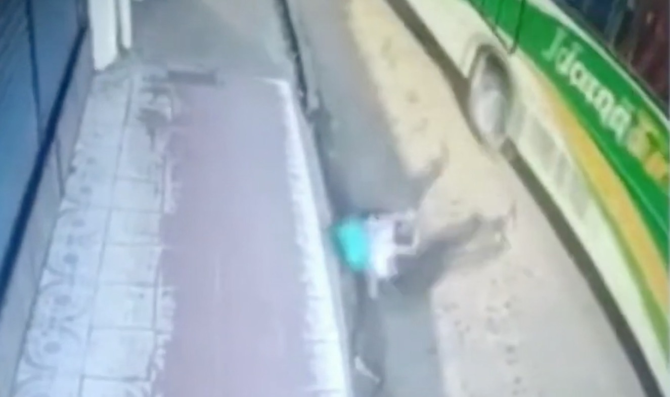 Estudante é arremessada ao ser atingida por ônibus em Manaus; vídeo