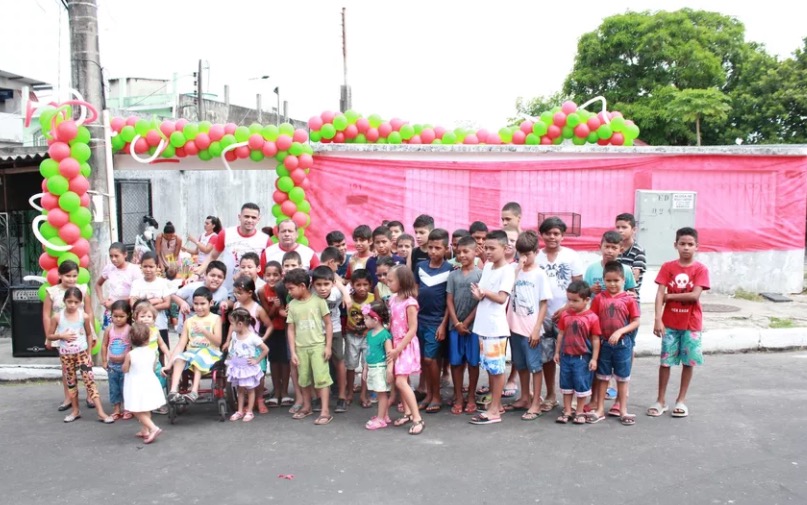 Projeto 'Social Dinamite' leva esporte e lazer a crianças carentes em Manaus