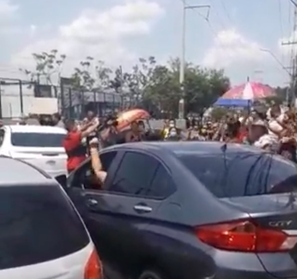 Manifestantes fecham avenida em protesto por morte de dona de mercadinho; vídeo