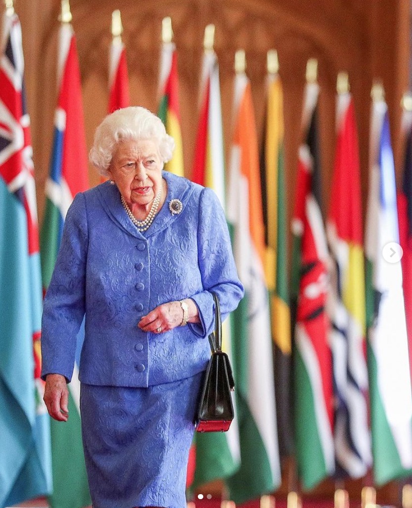Médicos proíbem rainha Elizabeth de beber álcool todos os dias