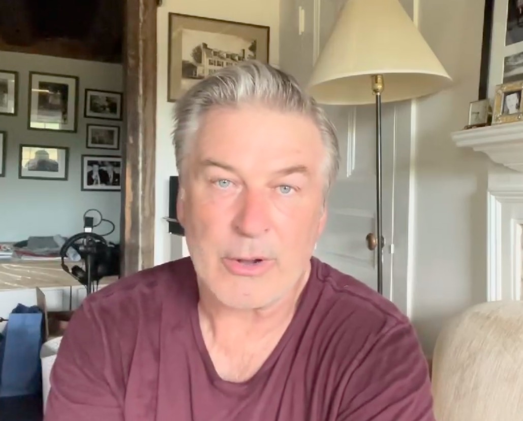 Assistente entregou arma a Alec Baldwin; ator não sabia que tinha bala de verdade