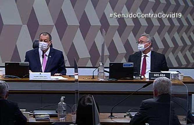 Senadores aprovam relatório da CPI da Covid que indicia Bolsonaro e mais 79
