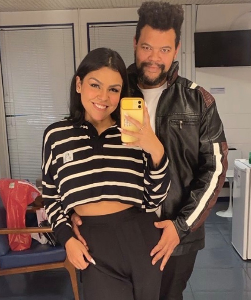 Três meses após assumir namoro, Babu Santana anuncia noivado com novinha