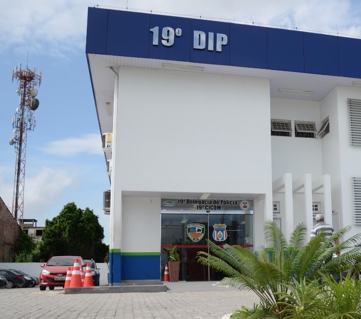 Homem é detido após ameaçar e xingar cobradora por não ter troco, em Manaus