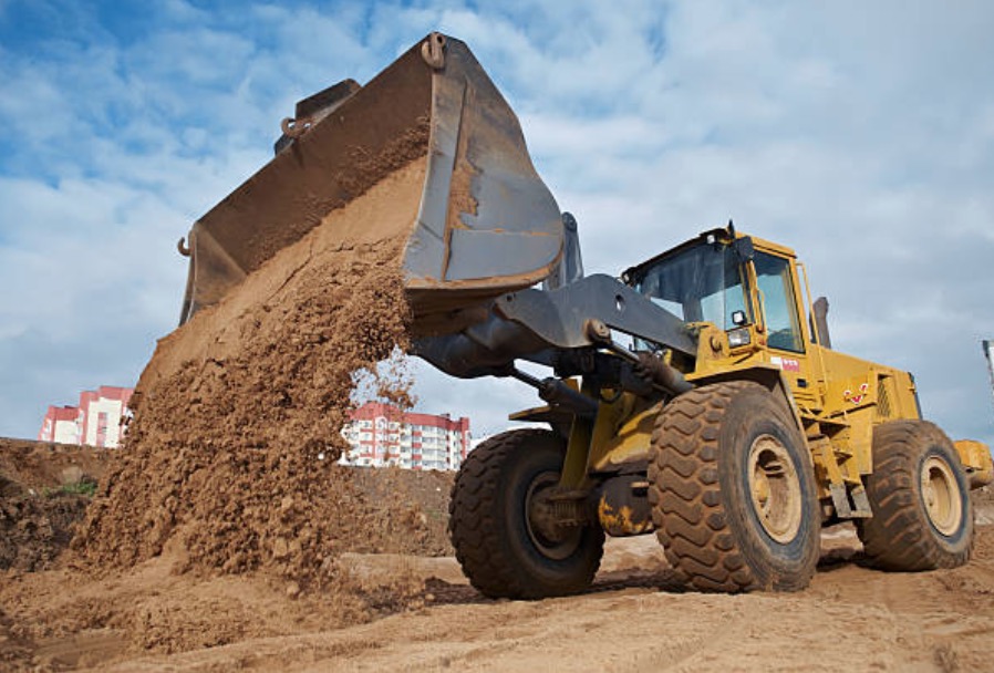 Mulher é presa por furtar trator e caminhão de Manaus e fugir para o Pará