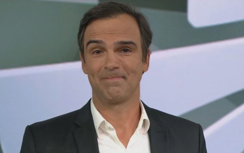 Vídeo: Tadeu Schmidt chora em despedida do Fantástico e dos cavalinhos  