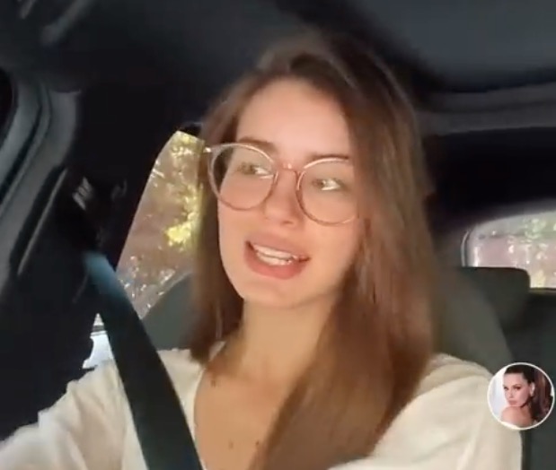 Camila Queiroz posta vídeo sobre fofocas e web aponta indireta para Globo