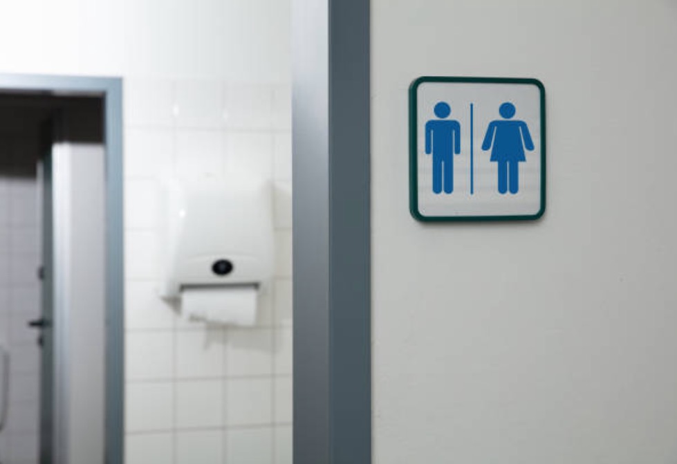 Projeto de Lei visa proibir instalação de banheiros multigêneros em Manaus