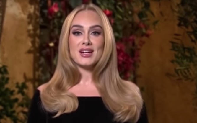 Adele abandona entrevista após jornalista dizer que não ouviu seu novo álbum