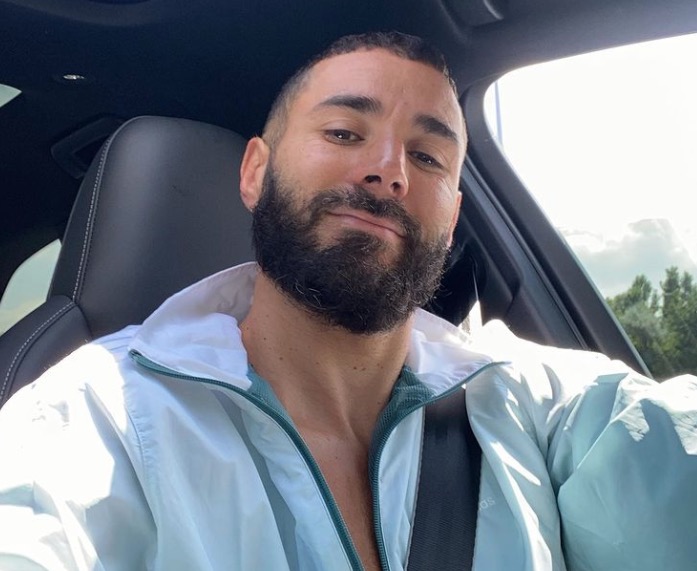 Benzema é condenado a prisão por chantagear amigo com vídeo íntimo