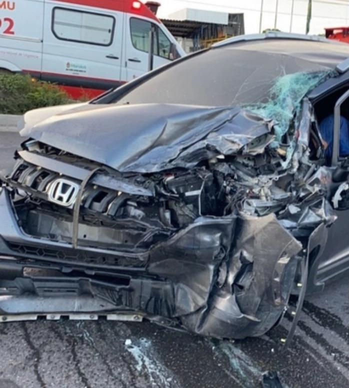 Bêbado, sargento da Marinha é detido após acidente com caminhão em Manaus 