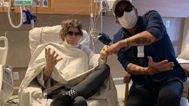 Vocalista do Titãs, Branco Mello, retira tumor na hipofaringe 